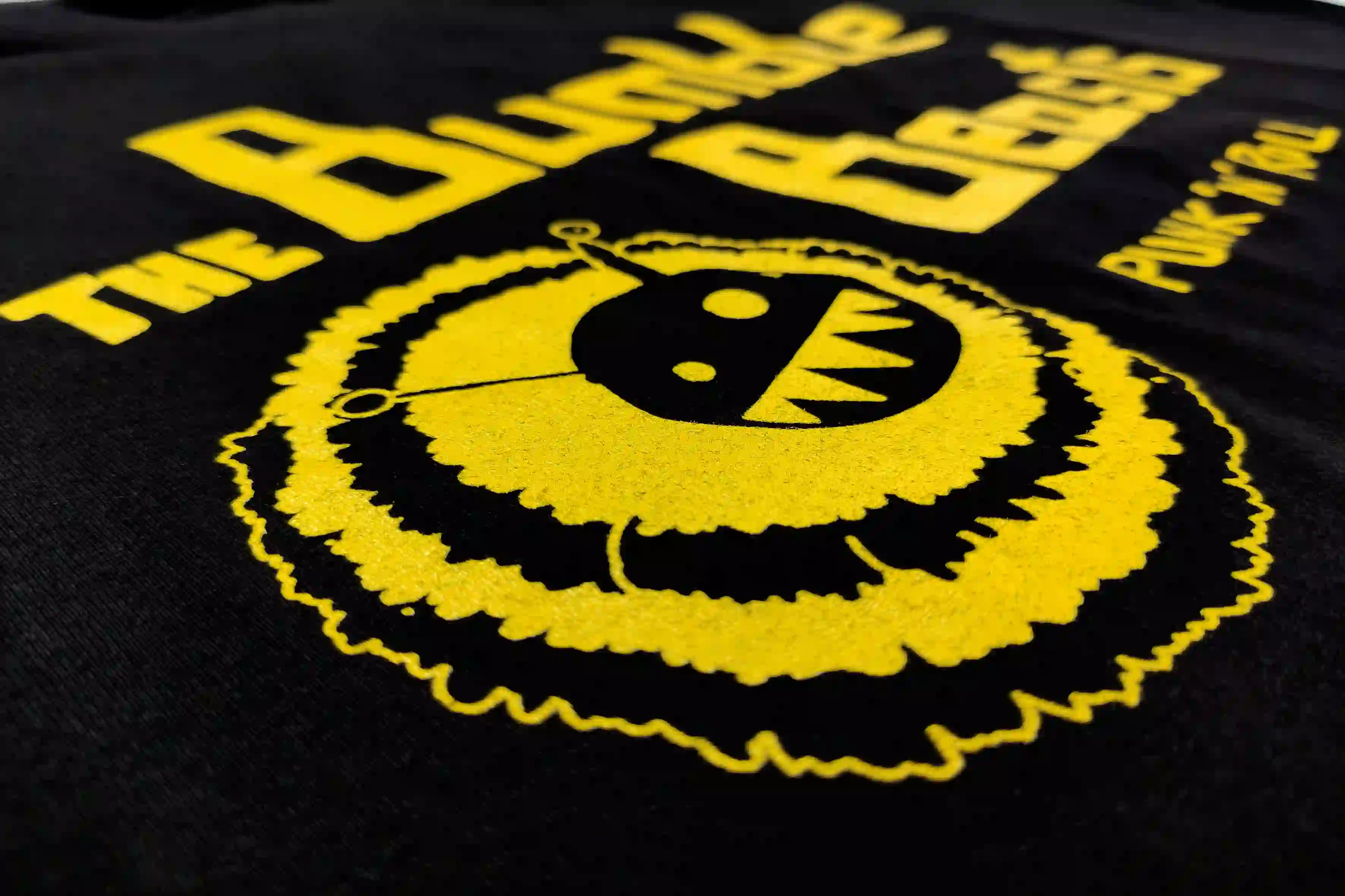 the bumble beasts punk and roll mit gelber punk biene