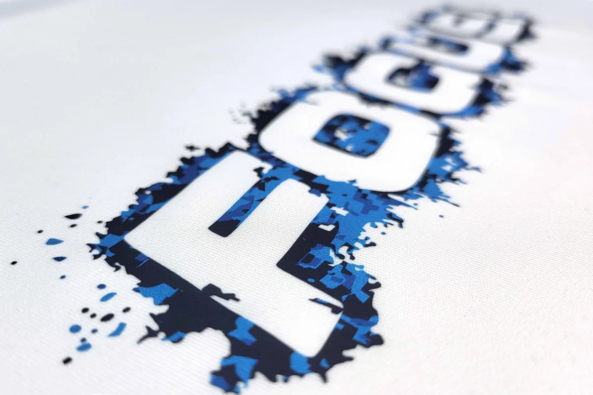 focus logo mit verschiedenen blautoenen im hintergrund